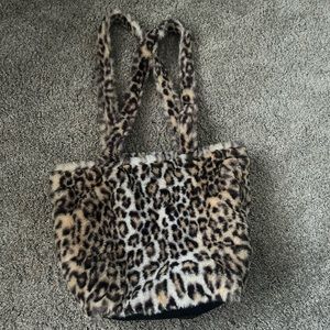 Super cute cheetah print tote bag from brandy Melville, so soft, no flaws